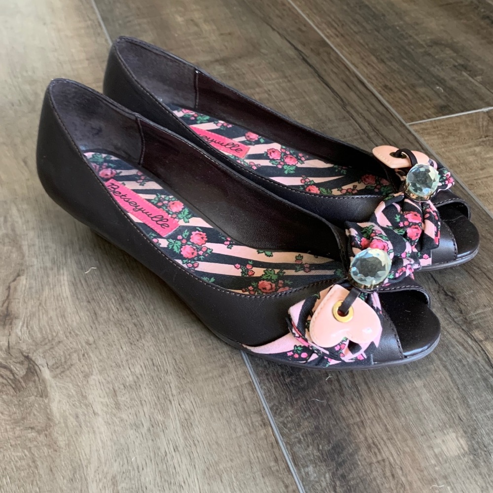 Betseyville Peep Toe Low Heel - Picture 2 of 8